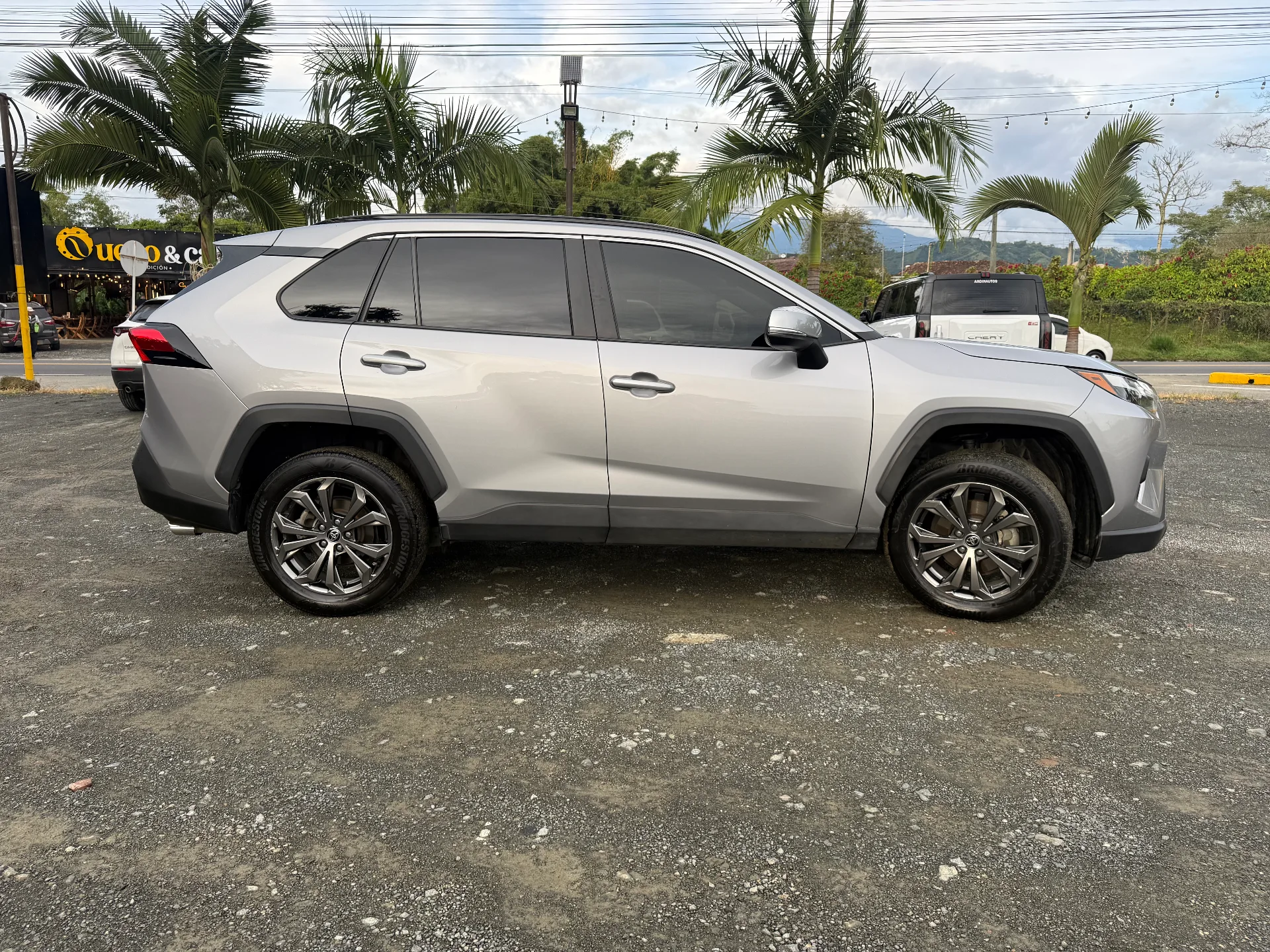 Toyota Rav4 /XLE 2024