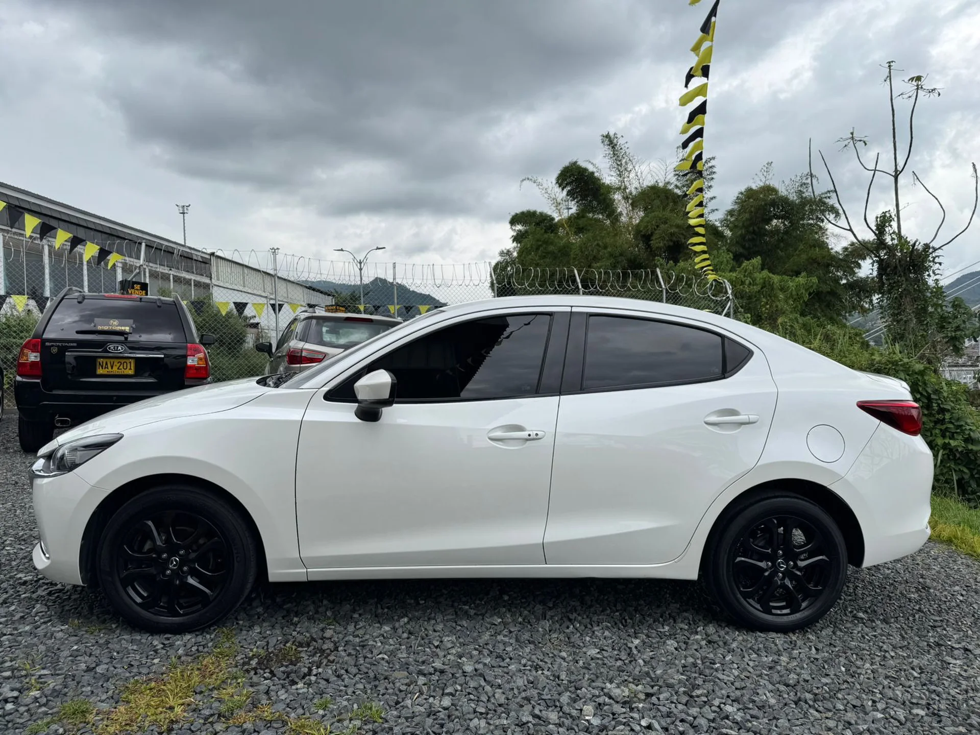 Mazda 2 Sedan / Grand Touring LX 2022