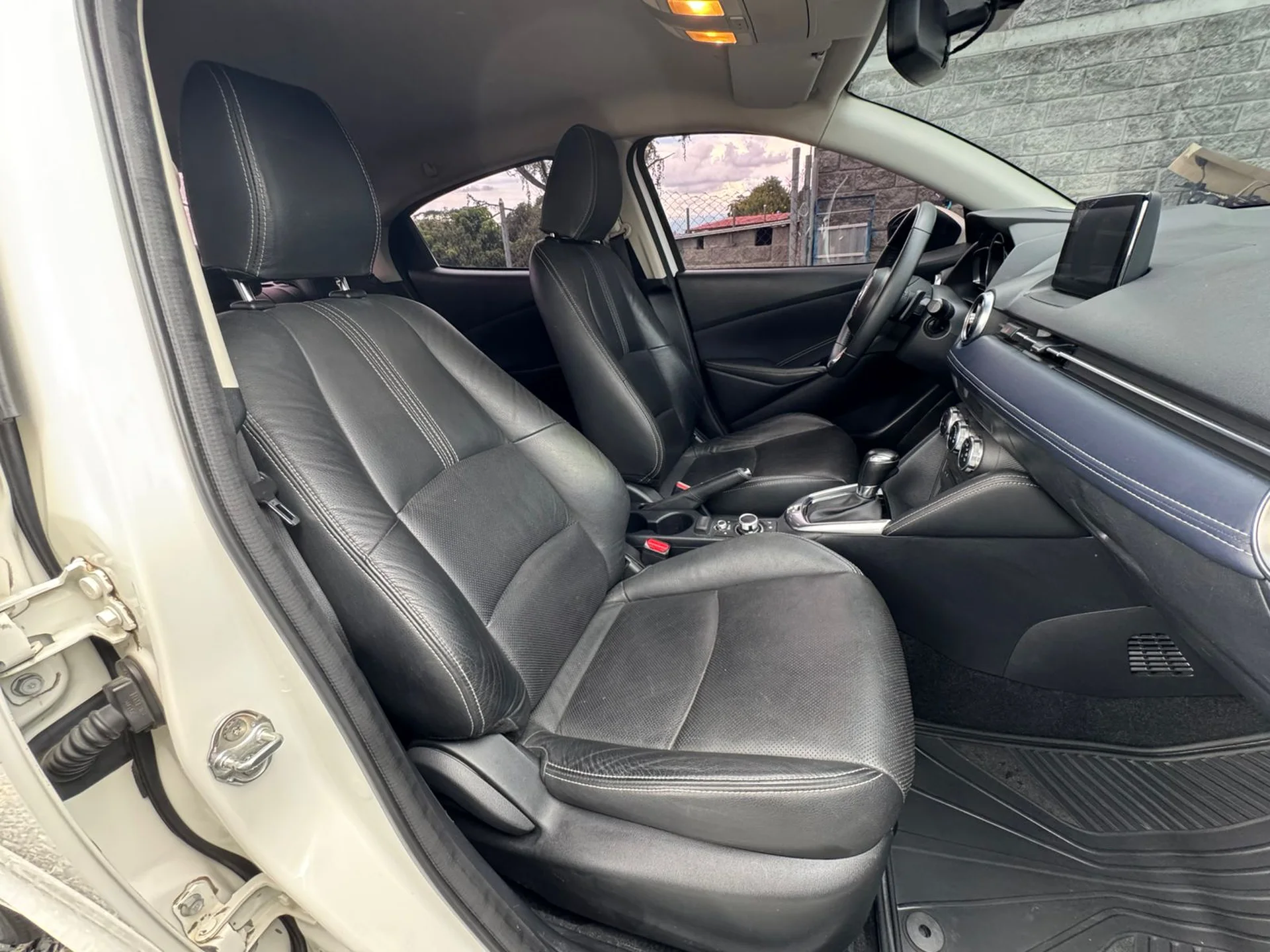 Mazda 2 Sedan / Grand Touring LX 2022