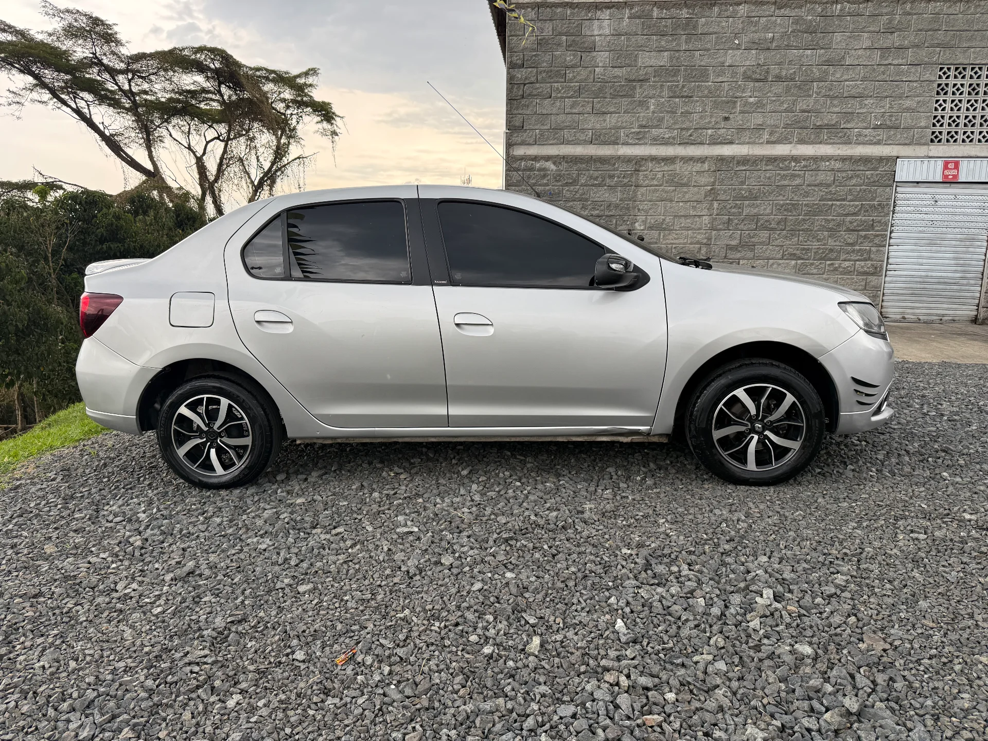 Renault Logan / Intens 2019